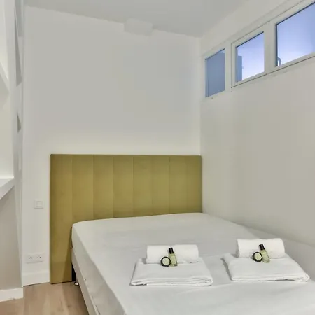 Guestready -- Spacious Corner Apartment Opera District *