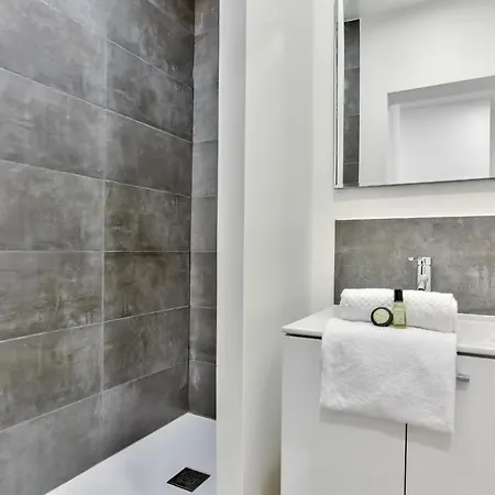 Guestready -- Spacious Corner Apartment Opera District Apartament *